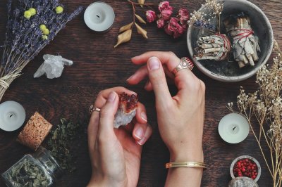 Rituale - kraftvolle Wegbegleiter fr Ihre Seele Foto: ©  Rustic Witch.jpeg @ AdobeStock