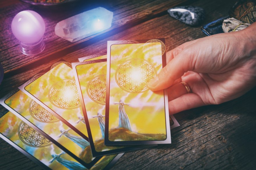 Kartendecks, Leiding-Wahrsagekarten Foto: ©  Monika Wisniewska @ shutterstock