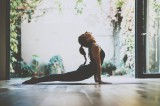 Hatha Yoga Foto: ©  SFIO CRACHO @ shutterstock
