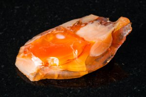 Feueropal Foto: ©  vvoe @ shutterstock