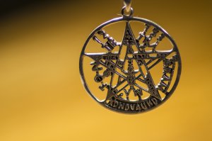 Tetragrammaton Foto: ©  F_Anton @ shutterstock