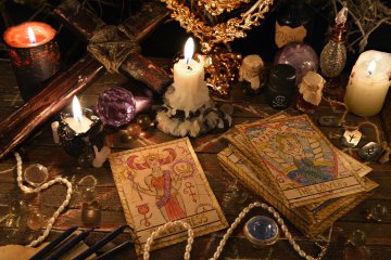 Archetypische Konstellationen im Crowley Tarot Foto: ©  Vera Petruk @ shutterstock