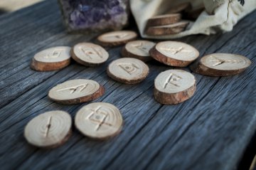 Rune 21 im Futhark Foto: ©  Borys Vasylenko @ shutterstock