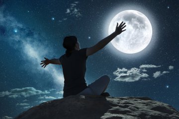 Vollmondritual fr den Supermond am 8. April Foto: ©  paulista @ shutterstock