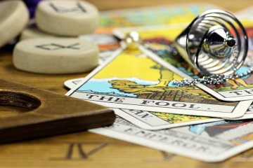 Rider Waite Tarot - Die tiefere Bedeutung der Tarotkarte der Narr Foto: ©  Bjoern Wylezich @ shutterstock