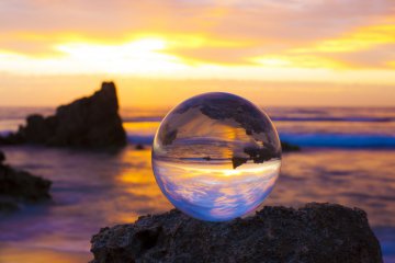 Der Blick in die Zukunft - Was die Kristallkugel uns verrt Foto: ©  Rick Partington @ shutterstock