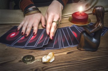 Die tiefere Bedeutung der Tarotkarte Die Hohepriesterin im Rider-Waite Tarot Foto: ©  n defender @ shutterstock