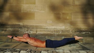 Zehenhaltung (Padangusthasana): Die Verbindung von Stabilitt und Flexibilitt Foto: ©   @ P1050486.JPG
