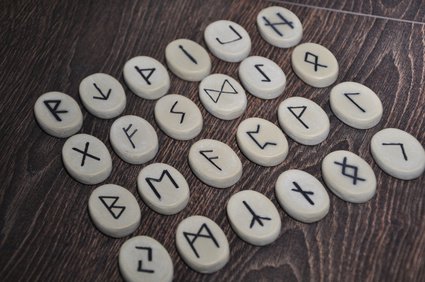 Das Runengeheimnis, Runenbefragung als Untersttzung Foto: ©  Fotosasch @ Fotolia