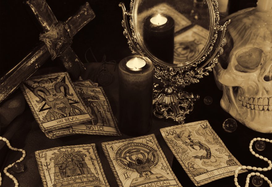 Tarot des Aleister Crowley, Arkana im Crowley Tarot Foto: ©  Vera Petruk @ shutterstock