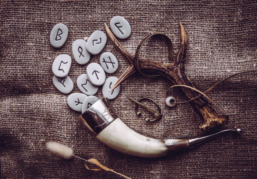 Magie der Runen,Antworten der Runen Foto: ©  FotoHelin @ shutterstock