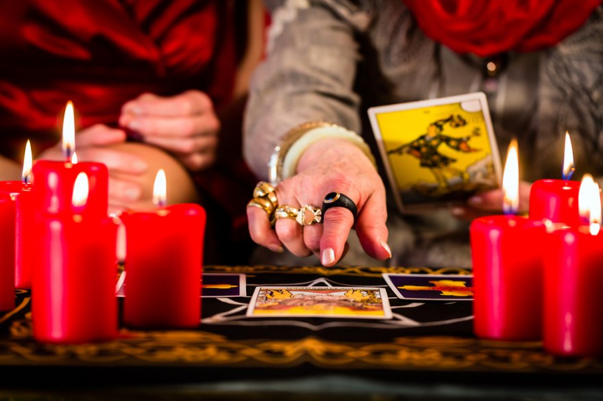 tiefere Bedeutung der Tarotkarte,spirituelle Deutung der Tarotkarte Foto: ©  Kzenon @ shutterstock