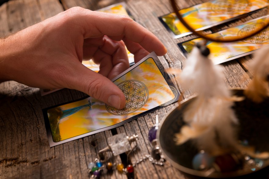 Was man beim Kartenlegen beachten sollte, Aufbau des Tarots, Geschichte des Tarots, Foto: ©  Monika Wisniewska @ shutterstock