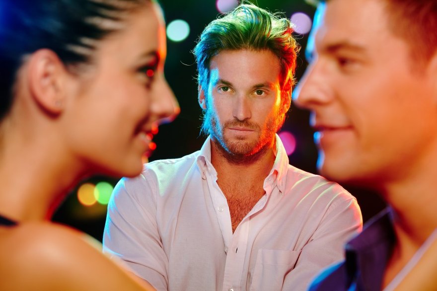 Grenzen zum Treuebruch, Warum kommt es zu einem Fremdflirt, Wie kann ein Fremdflirt auf die Beziehung wirken Foto: ©  nyul.jpeg @ AdobeStock
