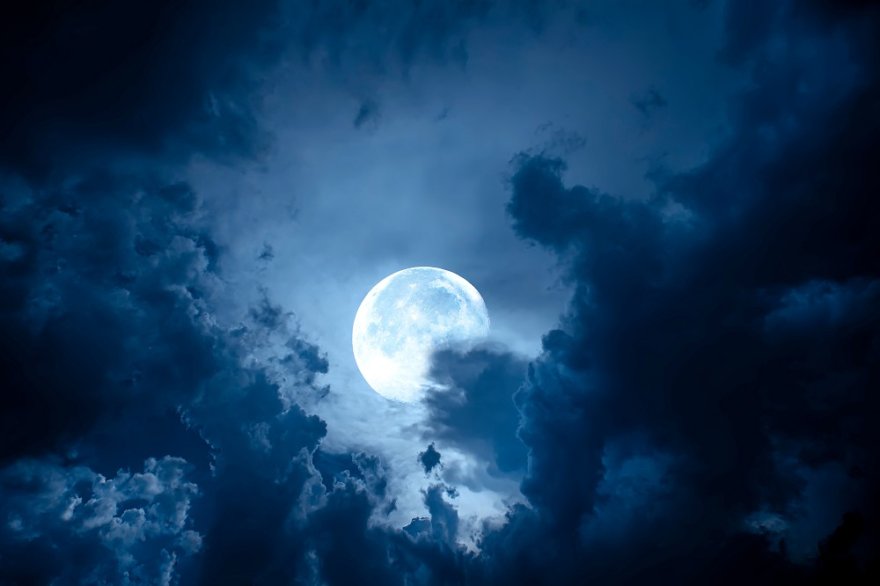 Black Moon, Einladung in die Tiefe Foto: ©  sergofan2015.jpeg @ AdobeStock