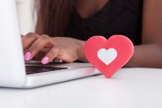 Online-Dating: Vorteile und Nachteile der virtuellen Partnersuche  Foto: ©  Andrey_Popov @ shutterstock