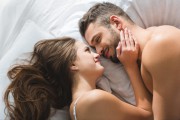 Sexpannen: Statt Leidenschaft und Höhepunkt, Missgeschicke und peinliche Momente  Foto: ©  LightField Studios @ shutterstock