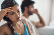 Verzeihen oder gehen? Wie man nach einer Affre wieder Vertrauen aufbaut  Foto: ©  Nola Vpeopleimages.com.jpeg @ AdobeStock